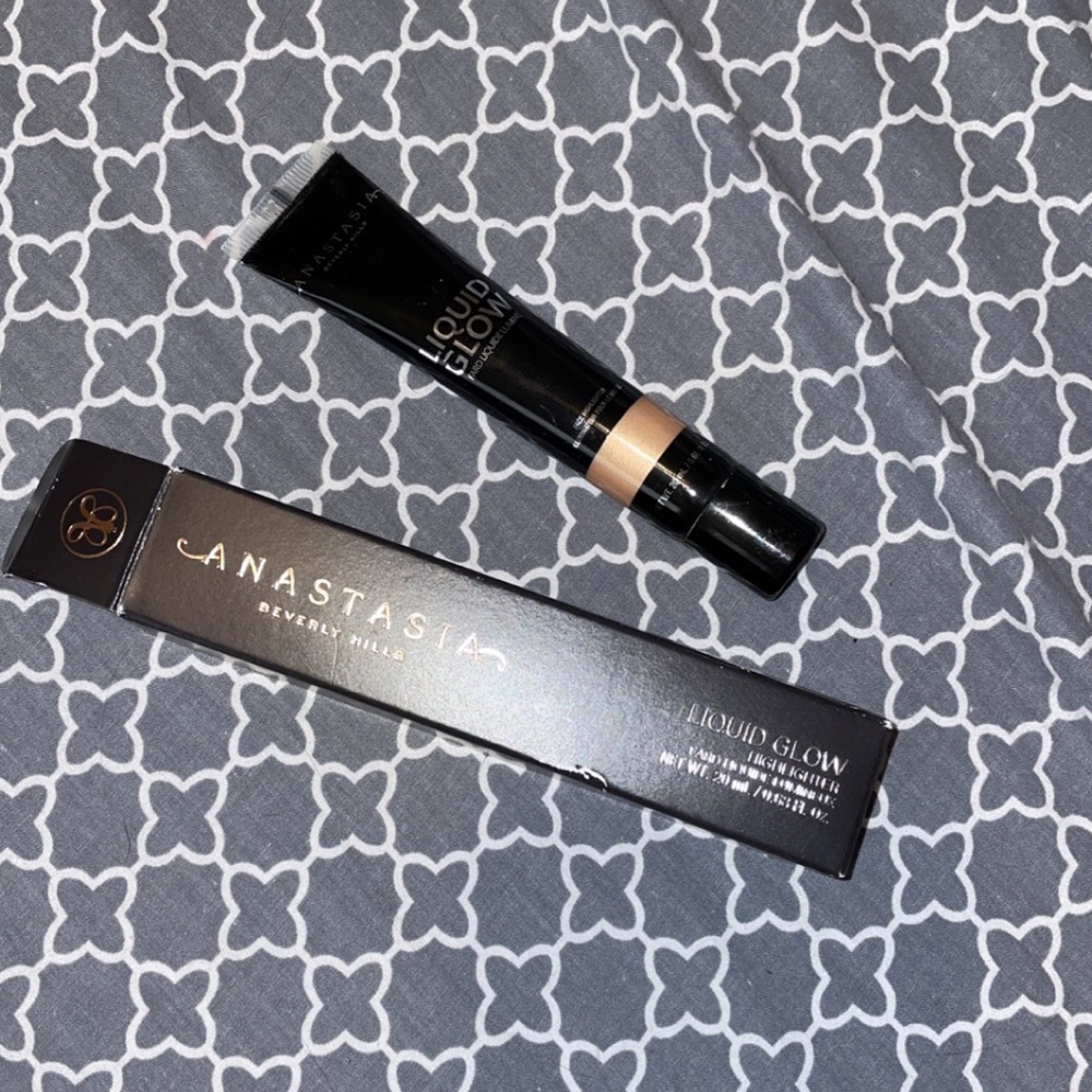 Anastasia liquid glow
